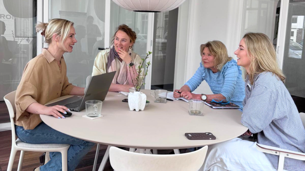 vier generaties aan tafel