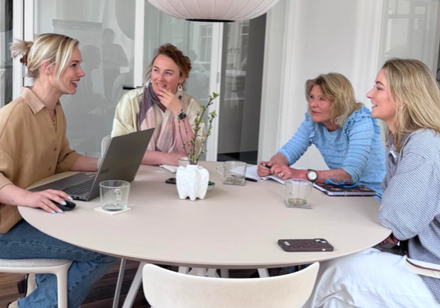 vier generaties aan tafel